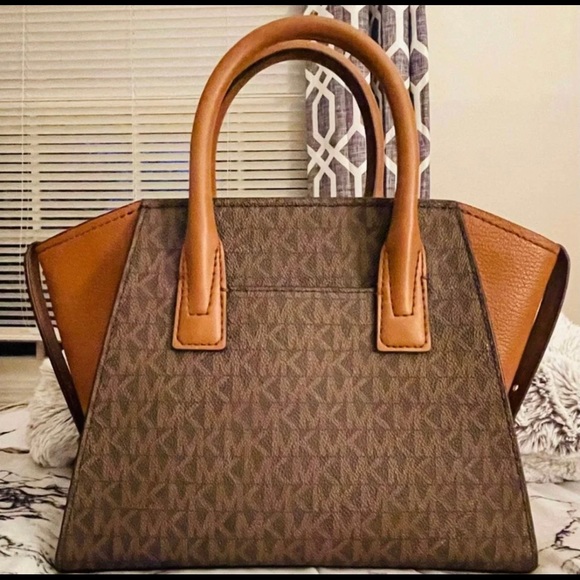 Michael NWOTS got it for my Valentine’s but, I already have the exact same 1. - Picture 2 of 2